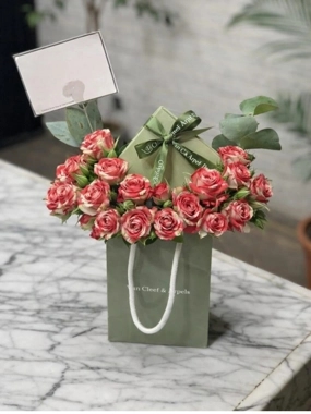 Van Cleef & Arpels flower arrangement