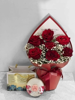 A bouquet of roses with Bostanian chocolates