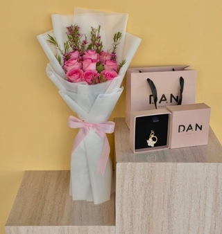 MOH Necklace with Vase
