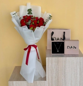 Dan Dairy silver chain with package