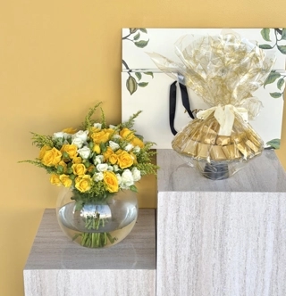 Anoush chocolate sauce with Dairy vase