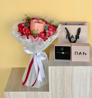 Dan bracelet with chocolate package