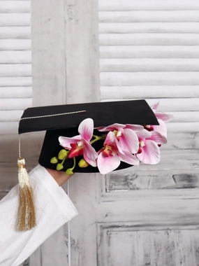 Graduation Cap With Artificail Flowers