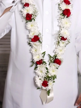 Graduation Flowers Garland White