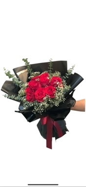 Bouquet of roses and figs of the heart