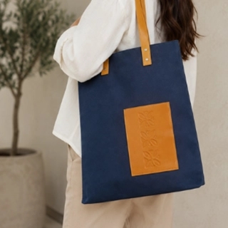 A casual bag suitable for men and women, water resistant