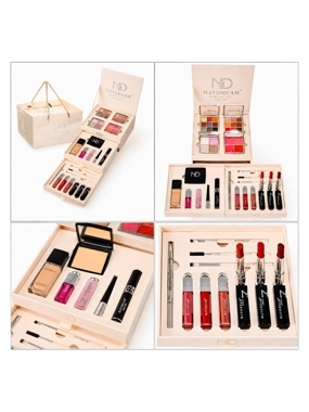 Gold makeup set from MAYDREAM