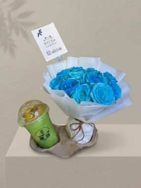 Moroccan Avocado Smoothie with Flowers