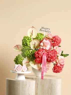 Murjan Vase with Mini Cake
