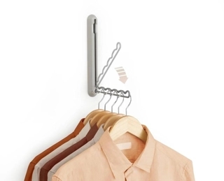 Foldable hanging shelf