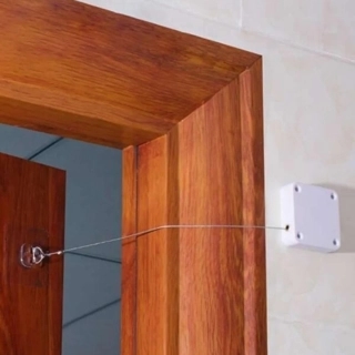 Automatic door closing device