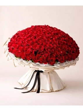 200 Royal Red Roses Grand Bouquet
