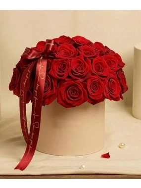 Love’s Kiss Red Roses Box