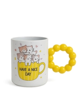 Porcelain cat-shaped cup