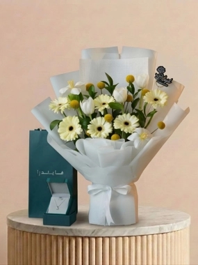 Purity bouquet with Findra necklace