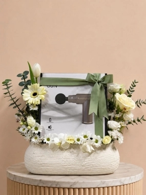 Rose arrangement with massage device