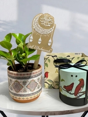 Eid vase with sweets