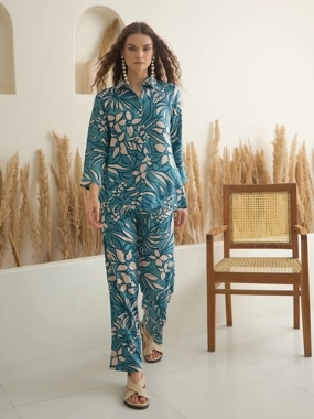 Sanskrutihomes Women Blue Floral Print Button Front Shirt and Pyjama Set