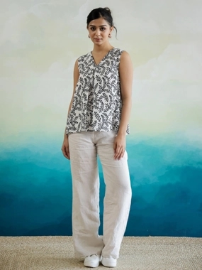 Sanskrutihomes Floral Print V-Neck Sleeveless Cotton Top