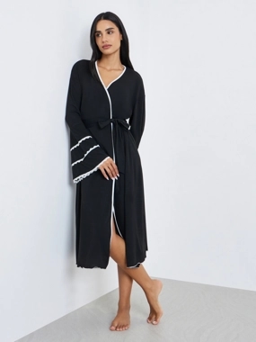 Styli Unwind Contrast Lace Flare Sleeve Robe