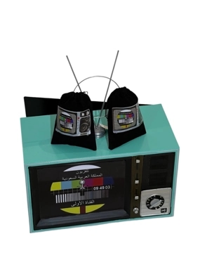 Vintage Retro TV Decor with Distribution Bags
