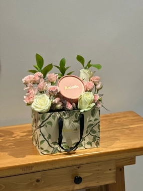 Anoush Chocolate with Natural Roses 001