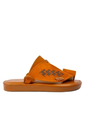 Oriental shoe with memory foam orthopedic insole
