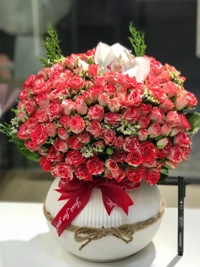 vasa natural flowers