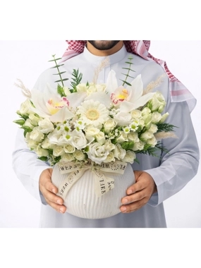 White mix flower vase