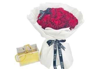 Red rose bouquet with Bostani chocolates