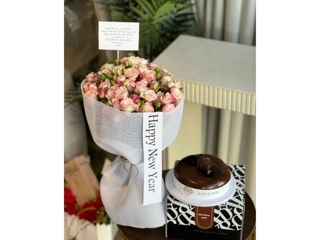 Luxury Rose Bouquet & Ani & Dani Cake
