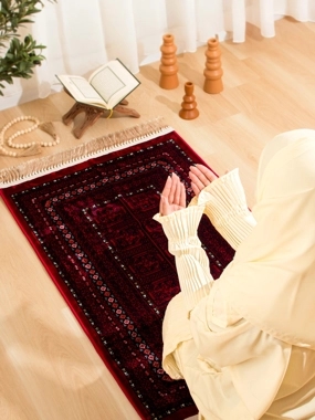 Prayer Set For Women From Segadty, Prayer Mat & Praying Clothes – 8mm Extra Comfort, Thick, Soft, Blue Prayer Rug, with Abstract Design & a Luxury Cream Prayer Dress, Set, 110x70cm