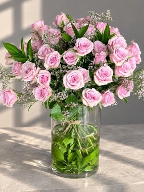red ribbon vase 18