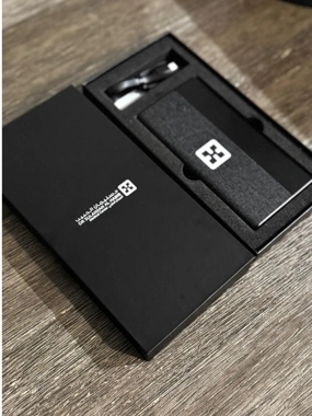 10000mAh wireless charger with a stylish fabric design and no print.